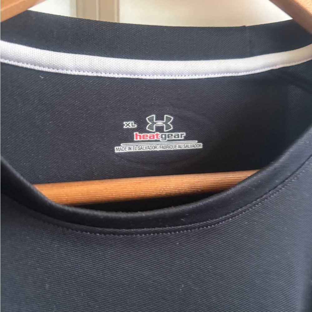 Like New size XL Under Armour Men's Long Sleeve Black Heat Gear tee. - Picture 2 of 8